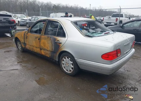 1999 Mercedes-Benz E 320 из США, поврежденный, VIN WDBJF65H7XA753094